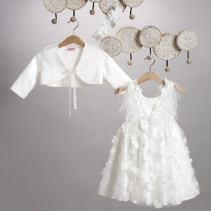 2828 Βαπτιστικό φόρεμα ρομαντικό για κορίτσι εκρού φόρεμα από τούλι κεντημένο με λουλούδια στολισμένο με πούπουλα μαραμπού